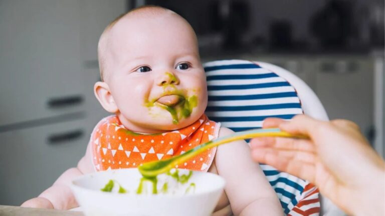 How to Handle Baby’s First Foods